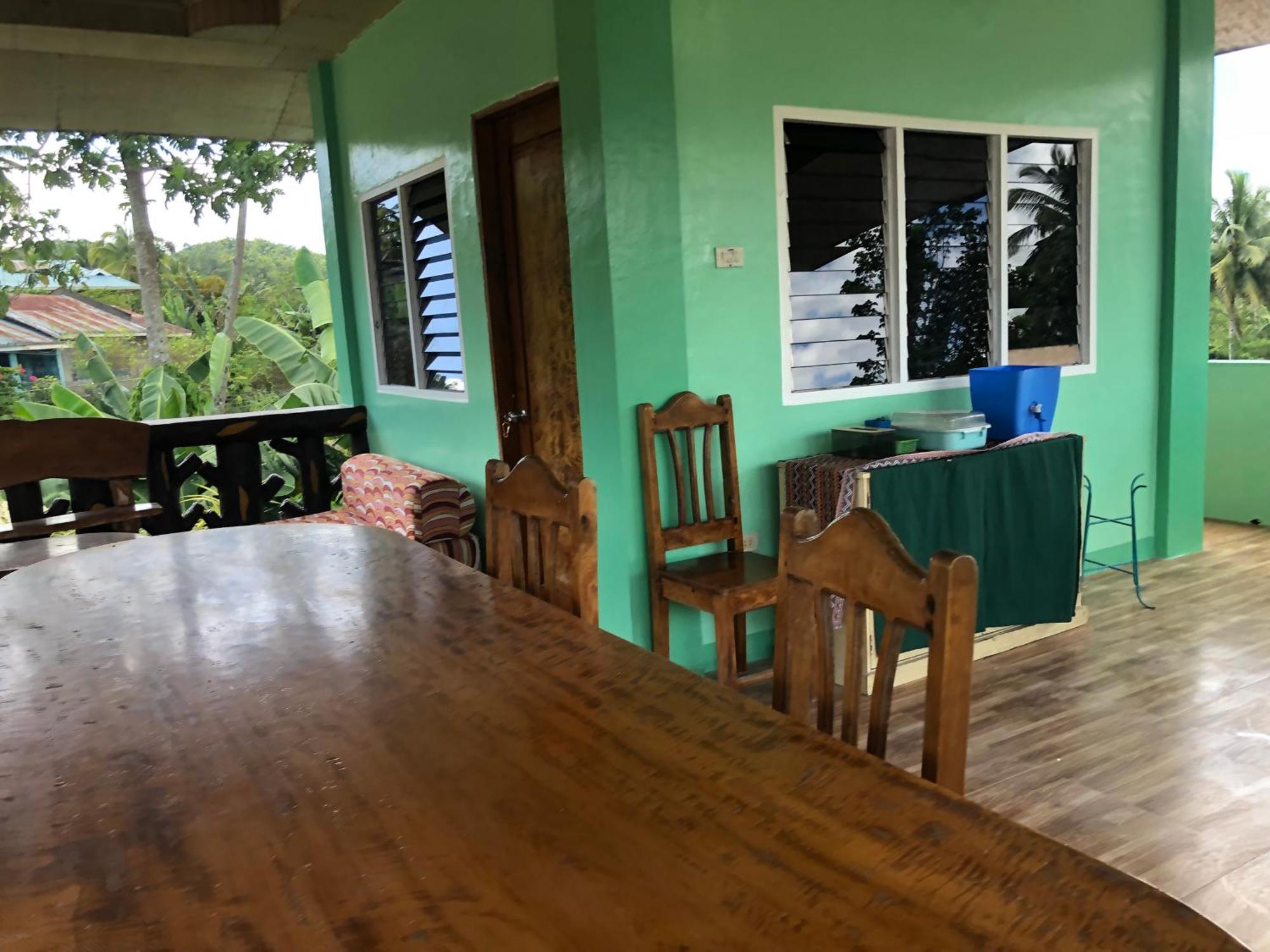 Fely'S Homestay Batuan Exterior photo